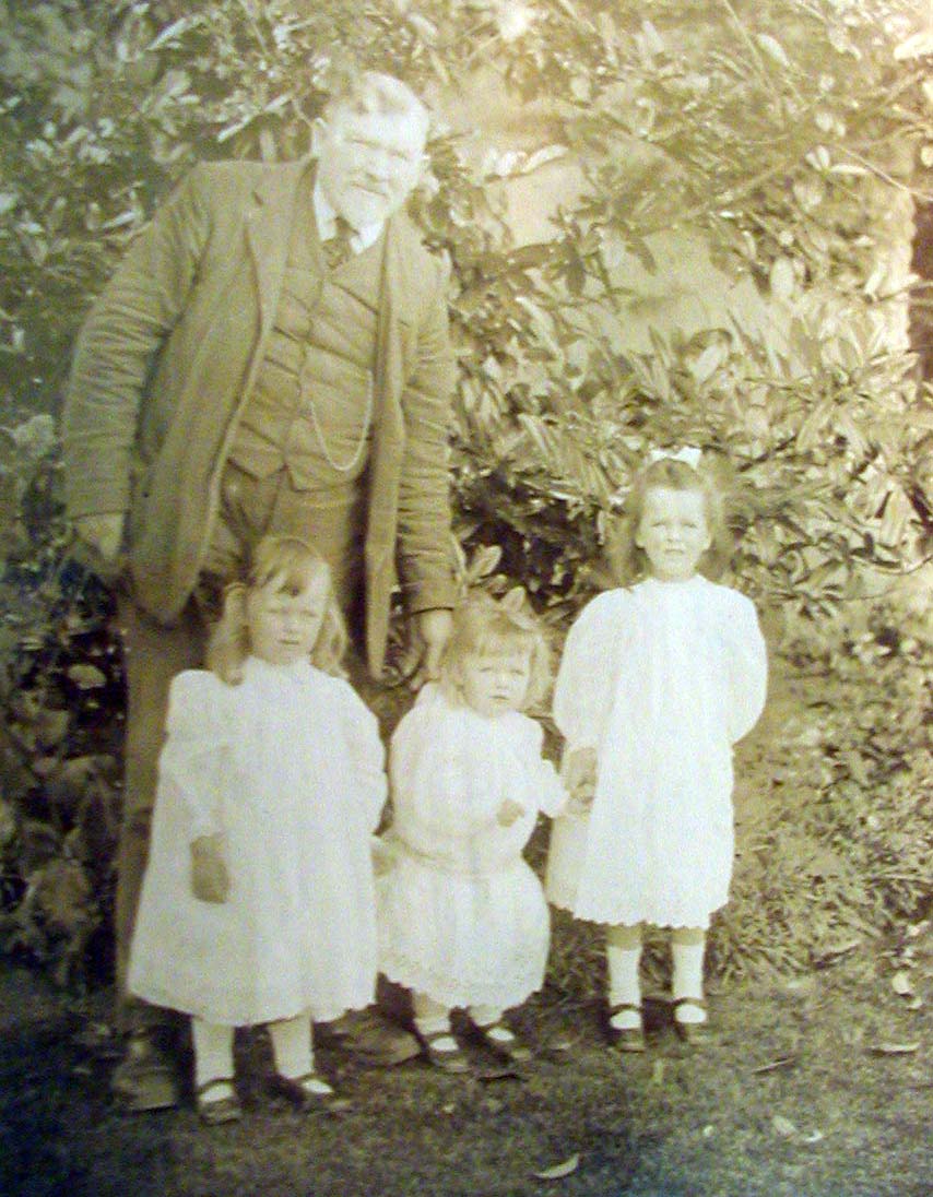 Bob Davis with his 3 daughters Helen, Vera and ?