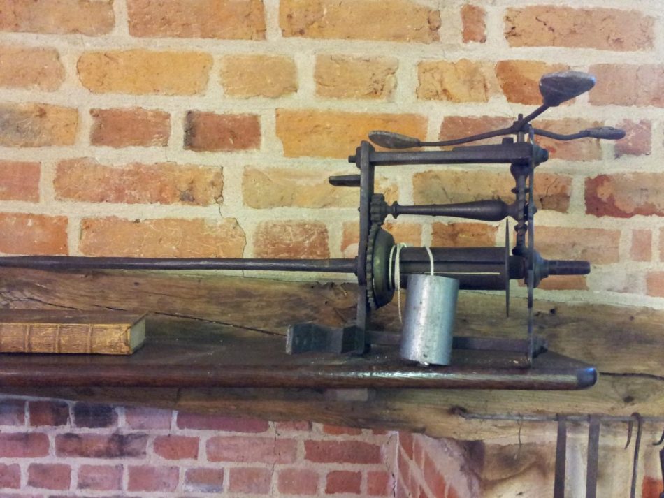 A spit.Iron rod or bar pointed at 1 end to impale the meat, stretched across the open hearth to roast food. Usually supported on cob-irons or standing dog-irons.
