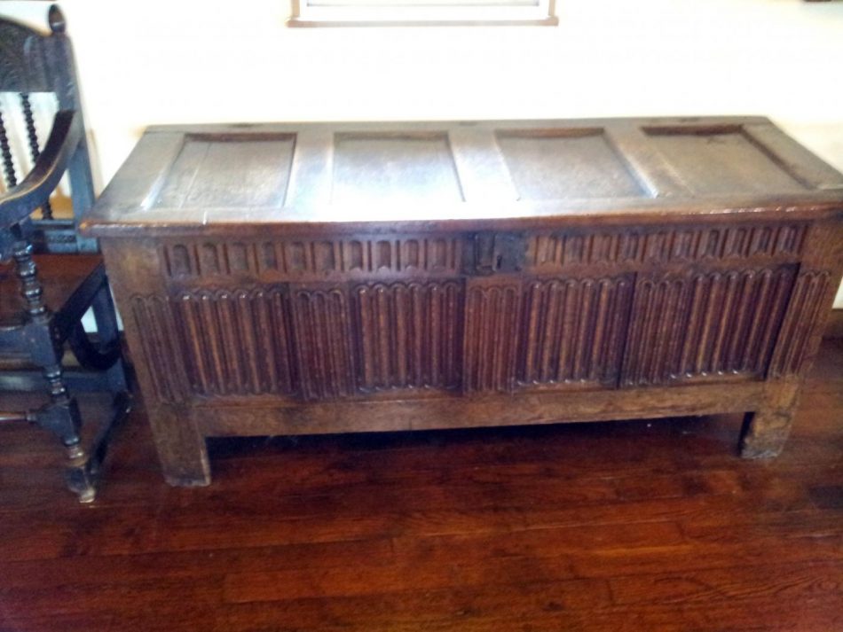 
As well as storing linen coffers were also used for storing candles.The candle boxes were underneath the lid at each end of the coffer.
