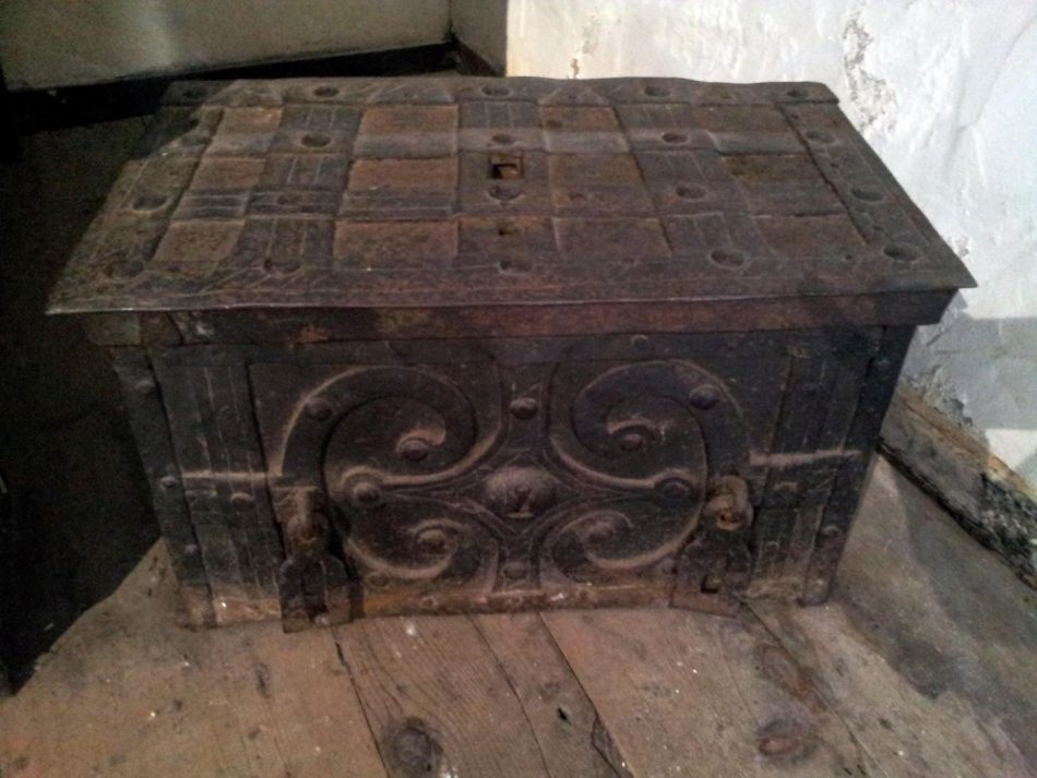 A bound and barred trunk.It was used for travelling, and was often reinforced and protected with iron bars.
