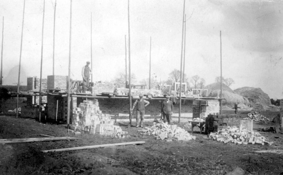 Fred and George building Bannisters in Bannisters Meadow 1921
