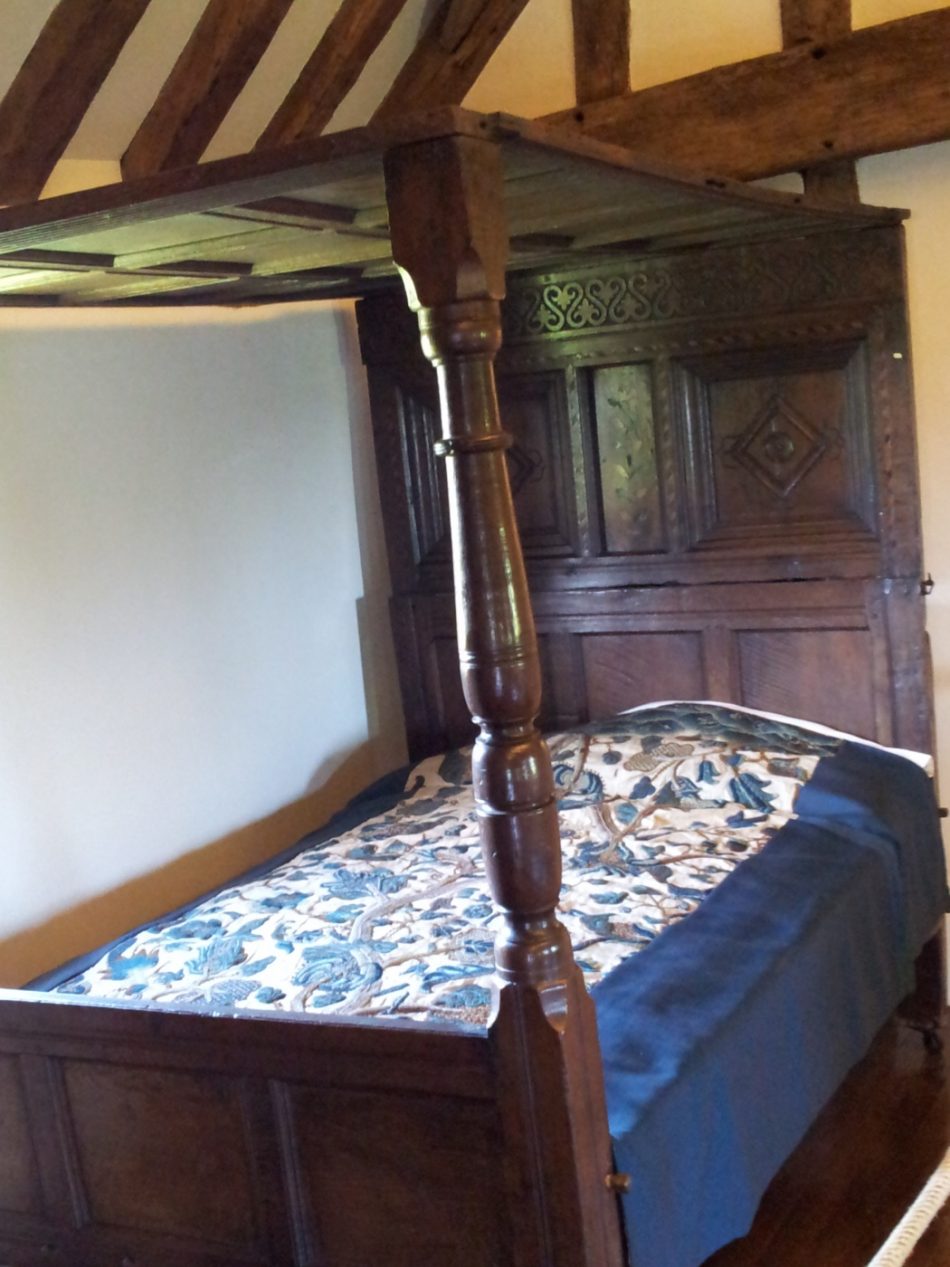  The ceiled bed arrived in the early 16th century. The headboard was called the tester.
